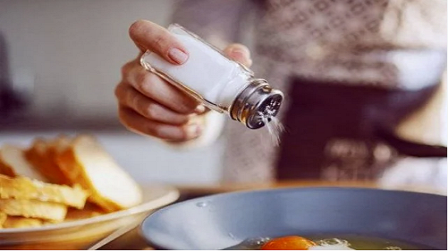 الأطعمة المالحة.. خطر على الذاكرة !!