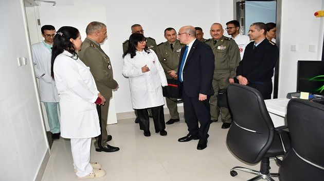 وزير الدفاع يؤدّي زيارة إلى المستشفى العسكري بصفاقس