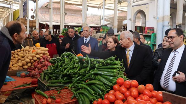 وزير التجارة يعاين مستويات التزويد والأسعار بالسوق المركزية بالعاصمة