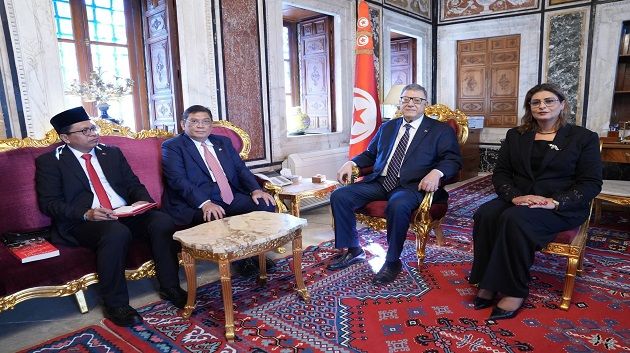 رئيس مجلس نواب الشعب يستقبل وفدا برلمانيا اندونيسيا