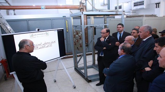 وزير تكنولوجيات الاتصال يعاين سير عمل مركز الارسال الإذاعي بمنوبة 