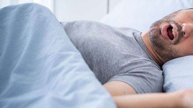 مختصّ: 'الشخير قد يتسبّب لدى البعض في انقطاع التنفّس أثناء النوم'