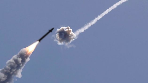 سقوط شظايا صاروخ اعتراضي شمال الأردن (فيديو)