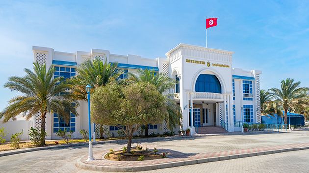 سفارة تونس في أبوظبي تدعو الجالية المقيمة في الإمارات إلى توخّي الحذر