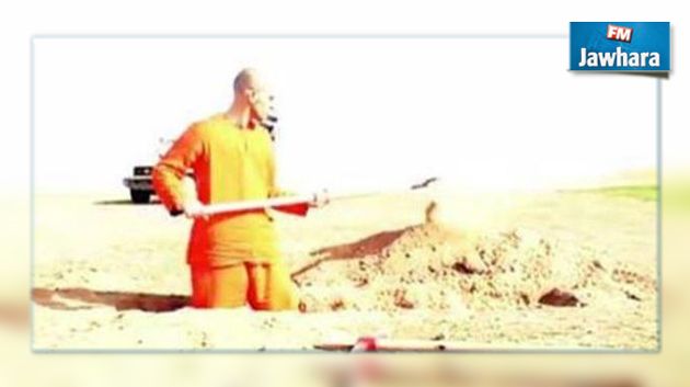 داعش يذبح سوريا بعد ان أجبره على حفر قبره
