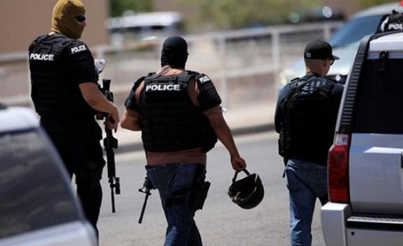 مسلح يرتدي قميصا يحمل علم إيران يقتل شخصين ويصيب 14 في تكساس