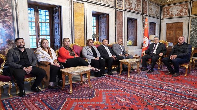 رئيس البرلمان يلتقى أعضاء الهيئة الوطنية للعدول المنفذين