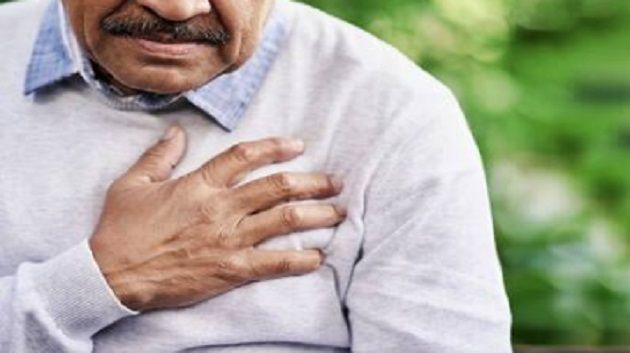 طبيب مختص يدعو مرضى القلب إلى الإفطار فورا عند ظهور هذه الأعراض 