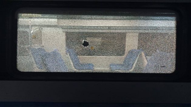 رشق قطار بالحجارة وتهشيم بلّور عديد العربات