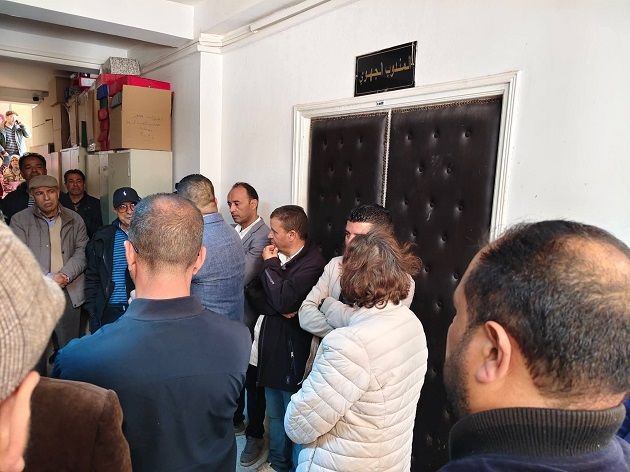 وقفة تضامنية مع مدير معهد ابن أبي ضياف المعفى من مهامه