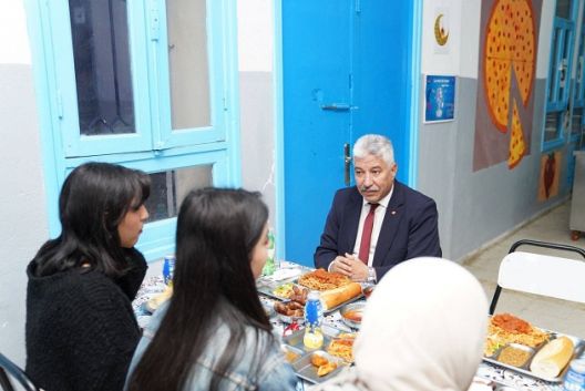 وزير التشغيل يؤدي زيارة غير مُعلنة للوحدة الجهوية للمبيت والمطعم بأريانة