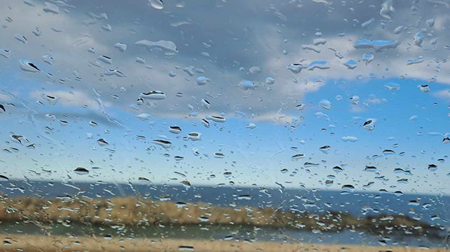 طقس اليوم: أمطار متفرقة ورعدية بهذه الجهات