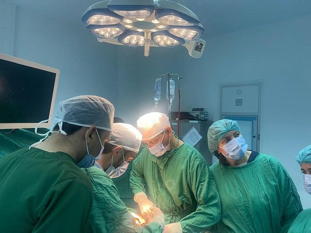 نجاح عملية استئصال كامل للقولون السيني بالمنظار بالمستشفى الجهوي بقصر هلال