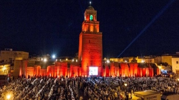 القيروان: حركة سياحية هامة وإنارة ضوئية بجامع عقبة بن نافع 