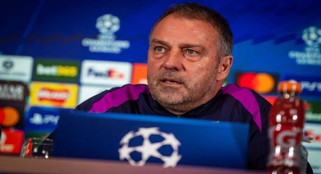 هانز فليك يقترب من تجديد عقده مع برشلونة