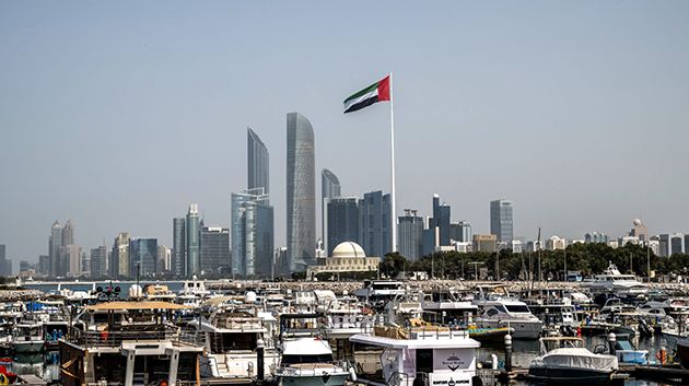 أبوظبي: مقتل شخص جرّاء سقوط شظايا صاروخ