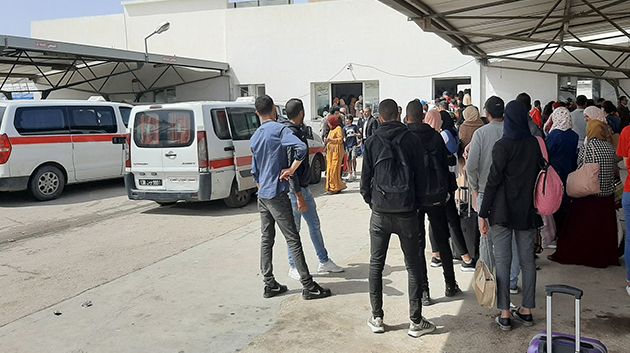 معز العابد: 'أزمة النقل والإكتظاظ.. مشهد يتكرّر مع كُلّ عيد أو عُطلة' (فيديو)