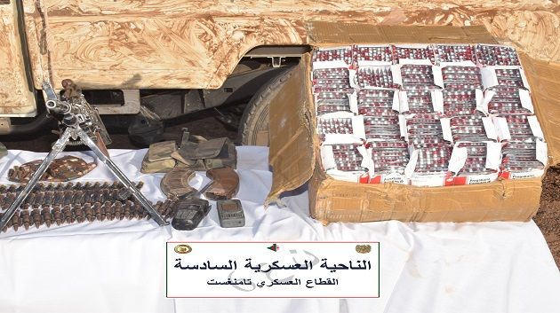 الجزائر: القضاء على 5 مُهرّبين وحجز أسلحة ومخدرات