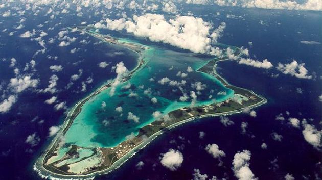 إيران تطلق صاروخين باليستيين تجاه قاعدة أمريكية بريطانية