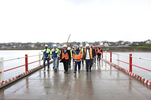 وزير التجهيز والإسكان يتفقد سير أشغال مشروع جسر بنزرت الجديد ويشدد على الالتزام بالآجال