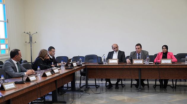 لجنة المالية والميزانية بالبرلمان تناقش القضايا الاقتصادية وبرنامج عملها للفترة المقبلة