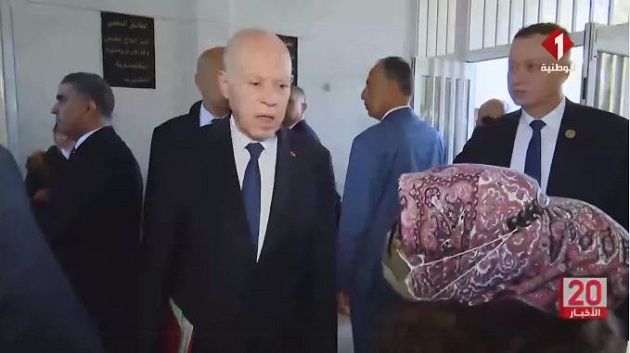 رئيس الجمهورية يزور مصحة العمران والصيدلية المركزية