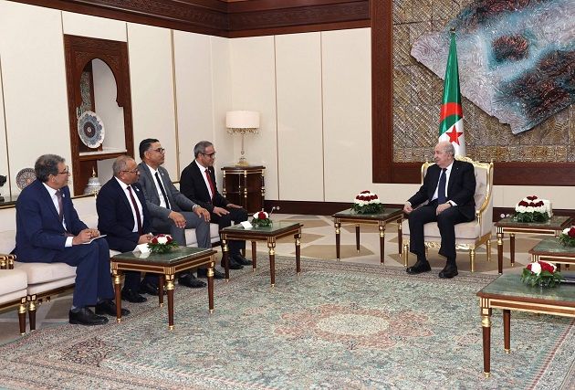 الرئيس الجزائري يلتقي رئيس مجلس الجهات والأقاليم 
