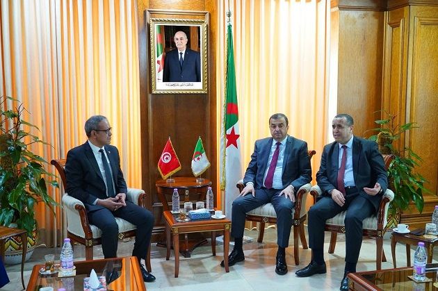 الدربالي يلتقي في الجزائر وزيري المحروقات والمناجم والطاقة والطاقات المتجددة