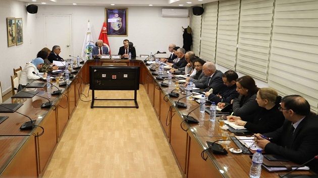 جلسة عمل بين وزارتي الفلاحة والتجارة لضمان تزويد السوق واستقرار الأسعار