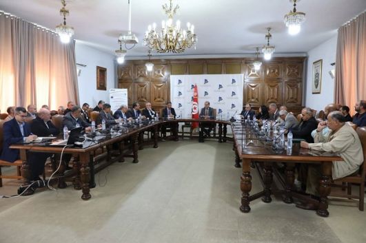 دعوة أصحاب المقاطع للرفع في نسق إنتاج المواد الإنشائية لدفع انجاز المشاريع العمومية