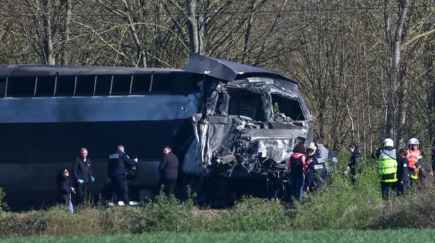 فرنسا.. ضحايا في اصطدام قطار سريع بشاحنة