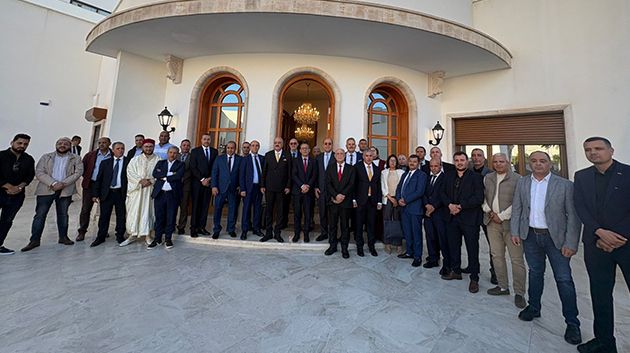 النفطي يعقد لقاء مع ثلّة من أفراد الجالية التونسية في ليبيا