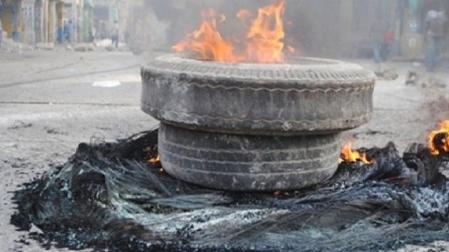 القصرين: محتجون يغلقون الطريق الوطنية عدد 15 على مستوى ماجل بلعباس