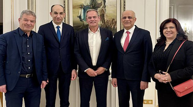 سفير تونس بباريس يلتقي رئيس نقابة مؤسسات تنظيم الرحلات السياحية بفرنسا 