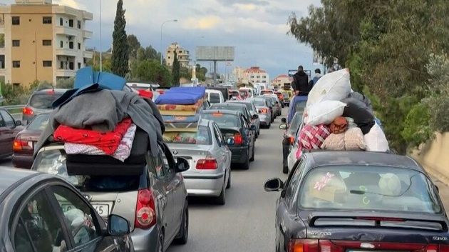 النازحون اللبنانيون يعودون إلى منازلهم