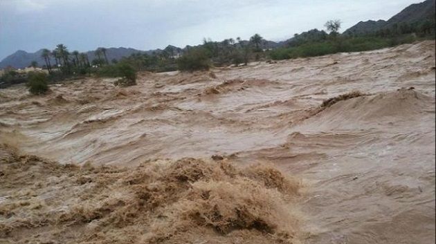 بعد تنفيس سُدّ في تاكلسة : إنقاذ عائلة جرفت السيول سيارتها  