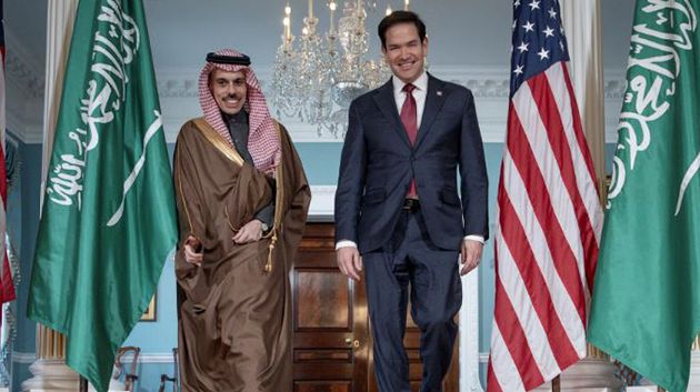 السعودية وأمريكا تناقشان سبل إبقاء مضيق هرمز مفتوحاً