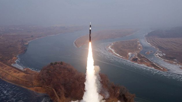 كوريا الشمالية تطلق صواريخ باليستية في البحر