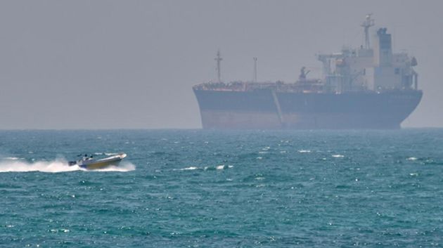 إيران تمنع ناقلتيْن من عبور مضيق هرمز