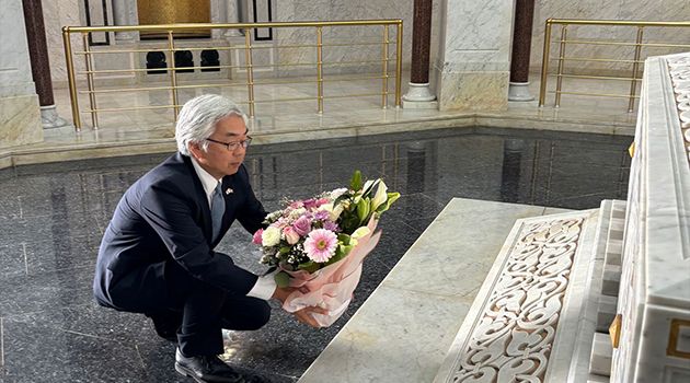 سفير اليابان يؤدي زيارة الى ضريح الزعيم الحبيب بورقيبة (صور) 