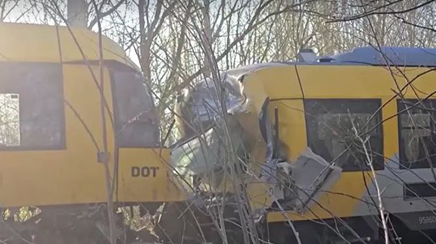 إصابة 17 شخصاً بعد تصادم قطاريْن في الدنمرك