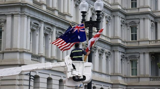 واشنطن ترحب بملك بريطانيا بأعلام استراليا !