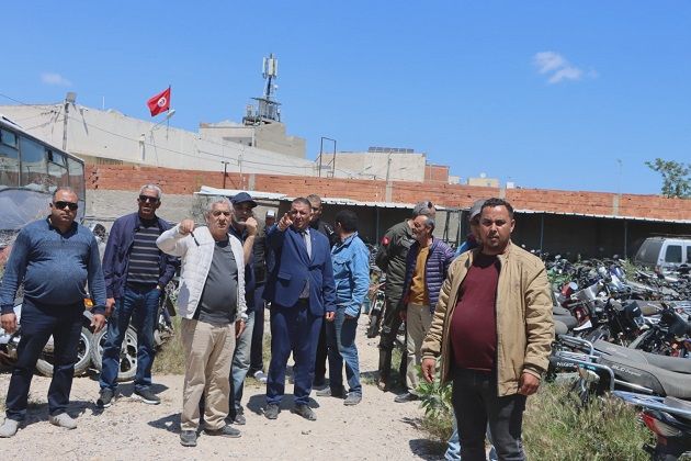 والي المنستير يؤدي زيارة غير مُعلنة إلى مستودع الحجز البلدي بالمكنين