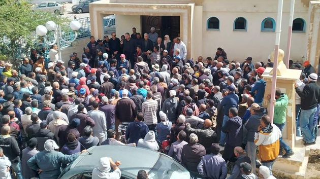 قفصة: تحرّك احتجاجي لأعوان و إطارات شركة البيئة والغراسة 