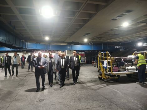 وزير النقل يعاين في مطار تونس قرطاج الاستعدادات للحج ولعودة التونسيين بالخارج