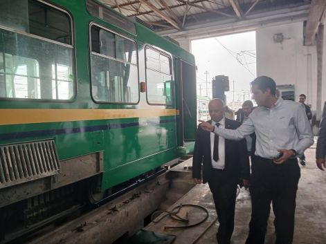 وزير النقل يعاين مستودعات وورشات النقل الحديدي التابعة لشركة نقل تونس