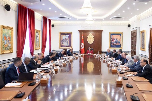 بتكليف من الرئيس.. مجلس وزراء ينظر في 8 أوامر تتعلق بالترفيع في الأجور