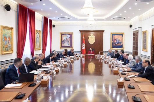 بتكليف من الرئيس.. مجلس وزراء ينظر في 8 أوامر تتعلق بالترفيع في الأجور