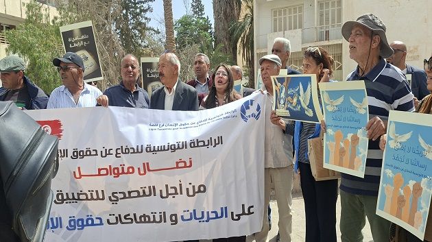 قفصة: وقفة تضامنية مع الرابطة التونسية لحقوق الإنسان
