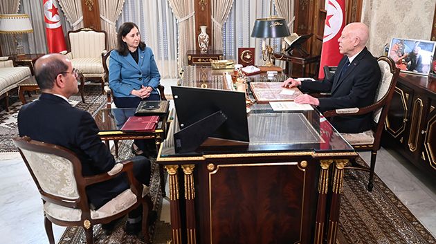 رئيس الجمهورية يؤكّد ضرورة إعداد نصوص قانونية جديدة لتنظيم الصفقات العمومية